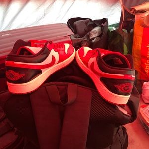 Like new air jordan 1 low reverse black size 10.5